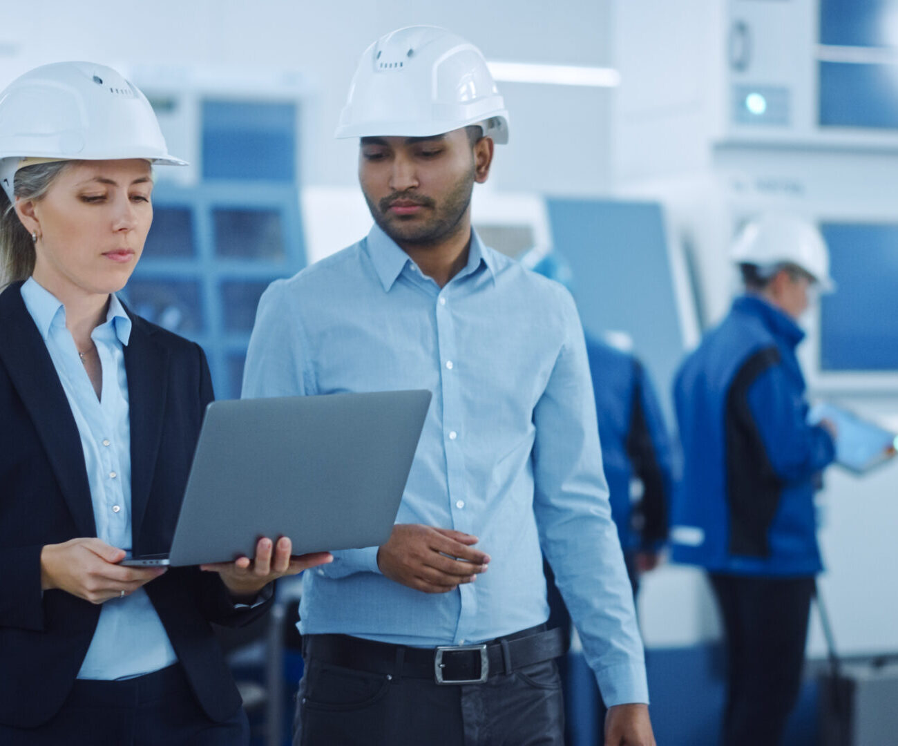 Chief,Engineer,And,Project,Manager,Wearing,Safety,Vests,And,Hard